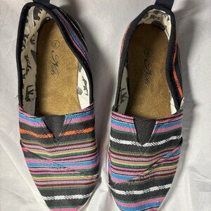Women's Niki Slip On Canvas Shoe.  Size 7